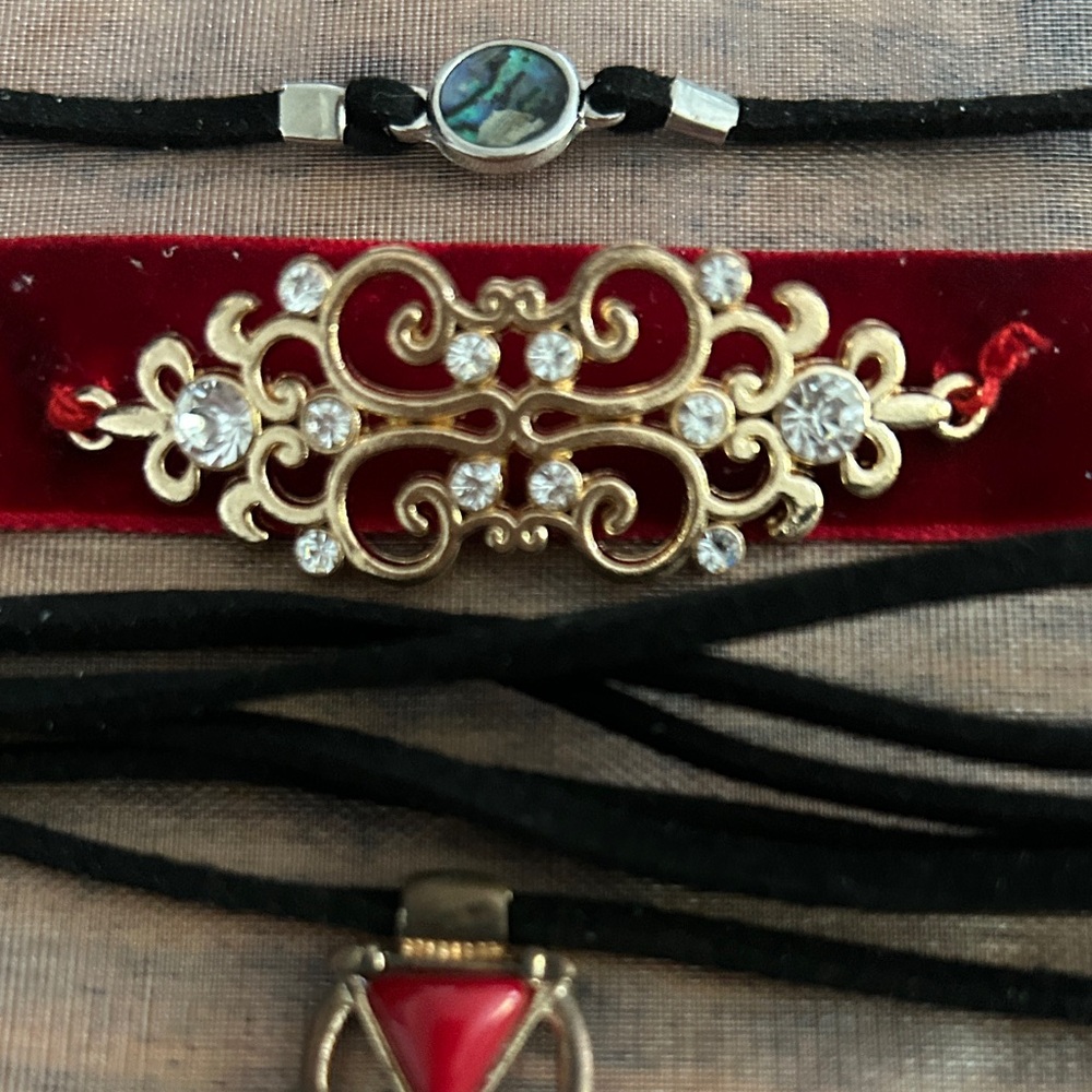 Vintage‎ 70’s Red Velvet Choker Necklace with Rose Pendant - Picture 5 of 6